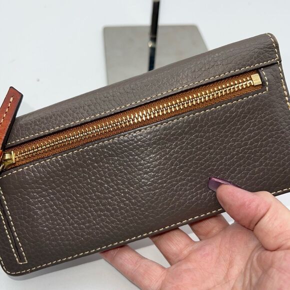 Dooney & Bourke Pebble Grain Zipper Pocket Sac with matching Wallet - Picture 15 of 16